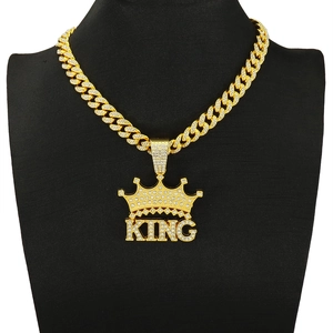 Collana hip hop oro con pendente corona KING, catena cubana e strass in zircone bianco