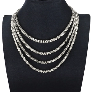 Collana a catena franco in acciaio inossidabile argento da 5mm per uomo e donna su busto nero