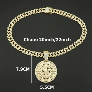 Chaîne cubaine dorée avec un grand pendentif signe dollar serti de strass brillants