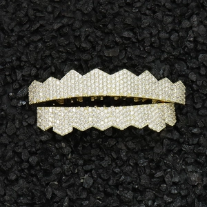 Ensemble Grillz Hip Hop avec Zirconia Iced Out Cuivre Électroplaqué Or Argent Dents Grillz Punk Streetwear Bijoux pour Hommes Femmes