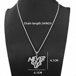 Collier hip hop argenté avec pendentif Never Give Up serti de strass et chaîne de 24 pouces