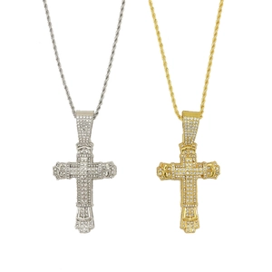 Pendentifs croix sertis de pierres brillantes avec chaînes torsadées style hip hop