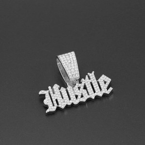 Collana con ciondolo Hustle in argento con strass scintillanti in stile street hip-hop