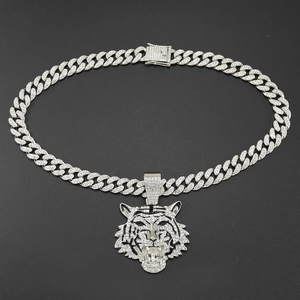 Collana hip hop con pendente testa di tigre 3D in strass e catena cubana argentata