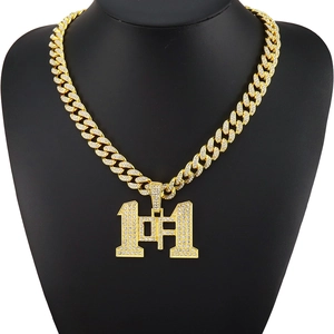 Collana cubana dorata hip hop con grande ciondolo numero 11 decorato con zirconi bianchi