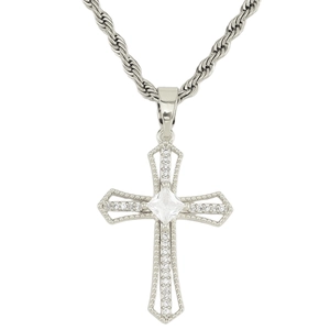 Collana con ciondolo a croce argento con zircone centrale e design a catena a fune