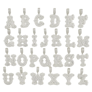 Pendentifs alphabet hip-hop argentés sertis de cristaux baguettes et ronds brillants