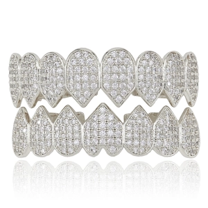 Silbernes Hip Hop Grillz Set mit Zirkonia Steinen für Halloween Cosplay Kostüme