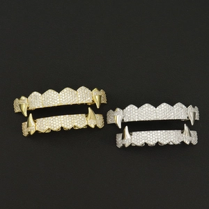 Σετ grillz με δόντια βρικόλακα hip hop με κυβική ζιρκόνια σε χρυσό και ασήμι