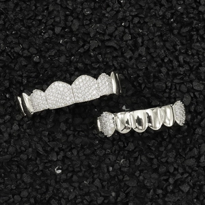 Ensemble de grillz dents de vampire hip hop en argent serti de zircones cubiques