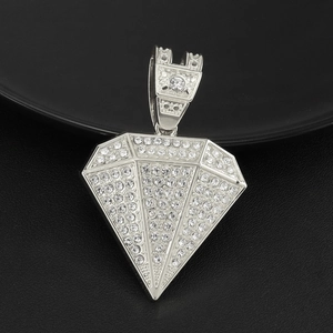 Hip hop ketting met diamantvormige piramide hanger bezet met witte kristallen steen