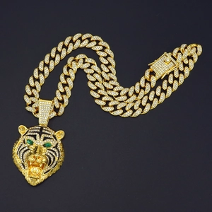 Collier avec pendentif tête de tigre doré aux yeux verts et chaîne cubaine style hip-hop