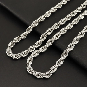 Détail de la chaîne maille corde 8mm en acier inoxydable argenté avec poli brillant