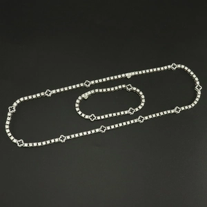 Silbernes Kleeblatt-Tennis-Halsketten und Armband-Set mit funkelnden Kristallsteinen