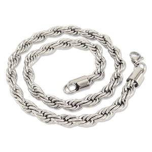 Détail de la chaîne de corde en acier inoxydable argenté 8mm avec fermoir mousqueton
