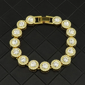 Bracelet hip-hop luxueux plaqué or avec grands diamants ronds sur fond en cuir noir
