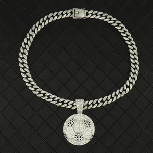 Chaîne cubaine glacée avec pendentif de football en argent de style hip hop