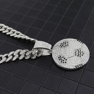 Collier avec pendentif ballon de foot hip-hop et chaîne cubaine sertie de strass brillants