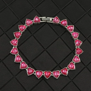 8mm Herz-Tennisarmband in Silber mit rosa herzförmigen Kristallen und Metallverschluss