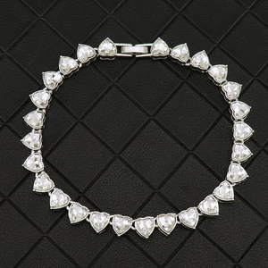 Elegantes 8mm silbernes Herz-Tennisarmband mit funkelnden weißen Zirkonia-Kristallen