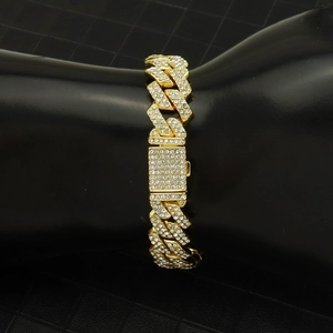 Bracelet gourmette dorée avec losanges en diamants de style hip-hop et streetwear