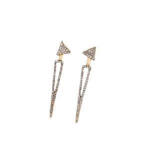 Détails de boucles d'oreilles triangulaires longues en plaqué or et strass blancs