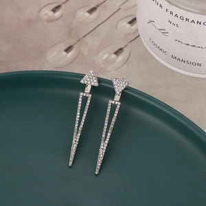 Élégantes boucles d'oreilles pendantes en argent à double triangle avec cristaux