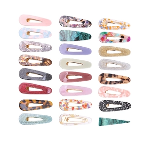 Detailed set of 26 acetate duckbill hair clips with leopard and marble patterns