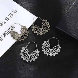 Bohemian Vintage Hollow Fan Shaped Alloy Drop Earrings For Women Geometric Retro Style Jewelry Ancient Silver Gold Earrings