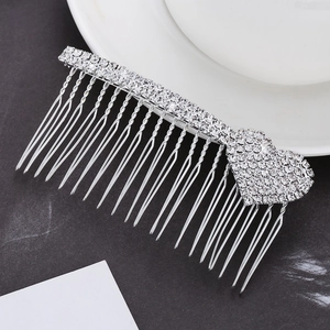 Elegante pettine per capelli da sposa color argento con strass a cuore scintillanti