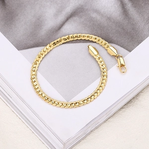 Bracelet gourmette doré pour femme avec design tressé plat et fermoir mousqueton de haute qualité