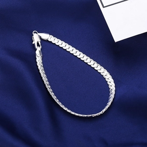 Bracelet chaîne à mailles gourmette en argent pour femme avec fermoir mousqueton