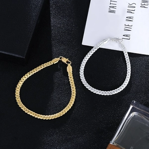 Bracelet gourmette plat en finition dorée et argentée avec fermoir mousqueton