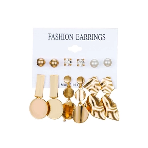 Coffret de 6 paires de boucles d'oreilles dorées avec disques géométriques et perles