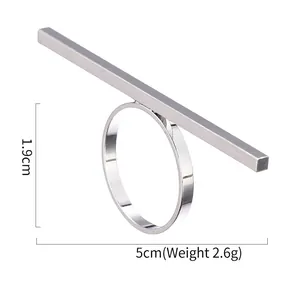 Bague géométrique argentée minimaliste avec barre de 5cm et diamètre de 1,9cm