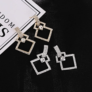 Boucles d'oreilles pendantes doubles carrés avec strass en doré et argenté