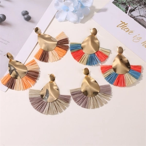 Bohemian Alloy Fan Shaped Raffia Straw Fringe Stud Earrings For Women Colorful Teardrop Metal Geometric Vacation Jewelry