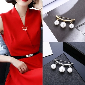 Broche en Alliage Forme de U avec Künstliche Perles d'imitation pour Femmes Boucle de Foulard en Satin Épingle de Col Bijoux de Mode