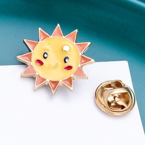 Simpatica Spilla in Smalto a Forma di Sole Cartone Animato Lega Goccia d'Olio Faccia Sorridente Distintivo Accessorio Decorativo per Borse Vestiti Donna Bambini Regalo
