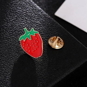 Creative Fashion Alloy Strawberry Brooch Enamel Drip Fruit Pin For Clothing Bags Accessories For Women Men Korean Style Decoration Gift