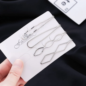 Lot de 4 barrettes minimalistes en métal argenté aux formes ondulées et géométriques