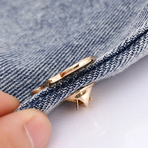 Golden alloy animal brooch pinned to blue denim jacket with secure butterfly clasp back
