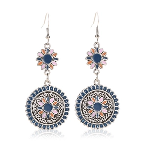 Orecchini a margherita boho con smalto blu navy e petali colorati su lega d'argento