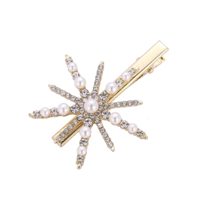 Pince à cheveux dorée en forme d'étoile avec perles élégantes et strass brillants