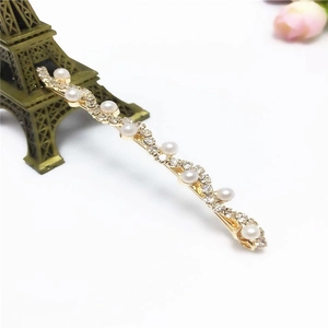 Pince à cheveux dorée ondulée avec perles blanches et strass brillants pour femme