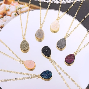 Collier Pendentif Goutte en Alliage Mode Plaqué Or Pierre Druzy Bijoux Élégants pour Femmes pour Cadeau de Mariage Quotidien