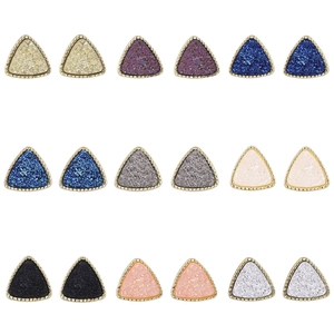 Set di 9 paia di orecchini a lobo a triangolo opaco in vari colori vivaci e moderni