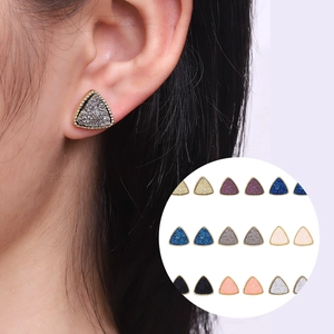 Orecchini a Bottone a Triangolo Geometrici per Donna Gioielli Luccicanti in Lega Druzy Accessori di Moda Minimalisti Con Perno in Resina