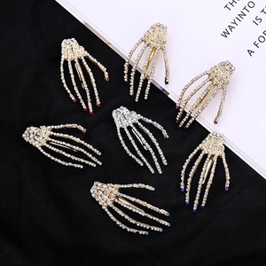 Gothic Alloy Skeleton Hand Claw Hair Clip For Women Halloween Rhinestone Inlaid Duckbill Clip Personality Ghost Bone Hair Barrettes