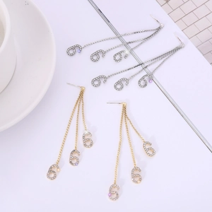 Boucles d'oreilles longues à pampilles avec chiffre 6 en strass brillants, or et argent